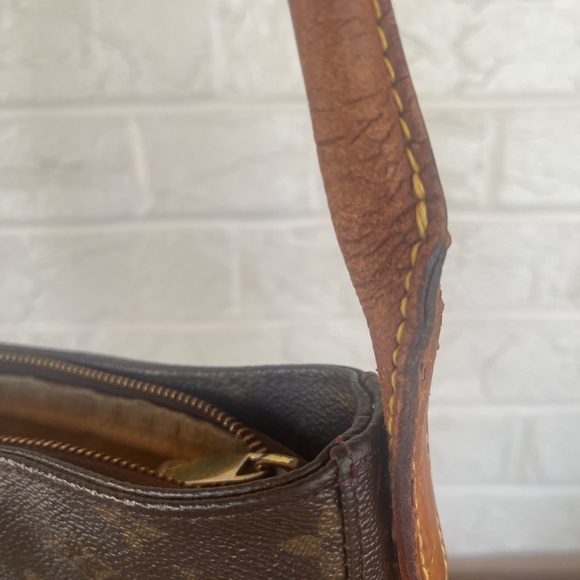 Louis Vuitton  Monogram Looping GM Shoulder Bag - Picture 9 of 15